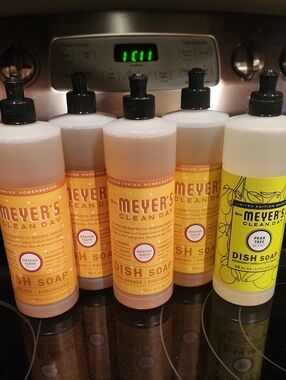 Mrs. Meyer's Clean Day Dish Soap - Orange Clove & Pear Tree